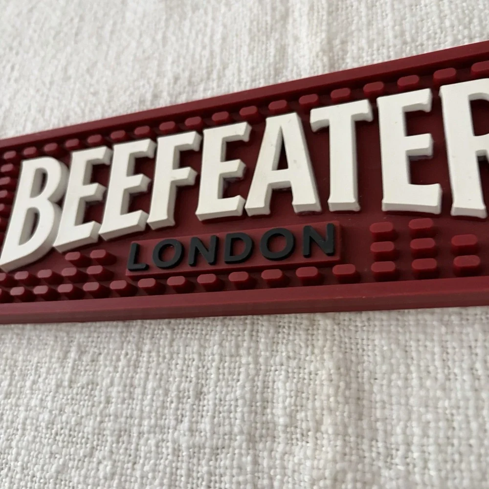 A RUBBER  BEEFEATER BAR MAT Vodka EUC Cocktail Bar‎ Cart Party Hostess